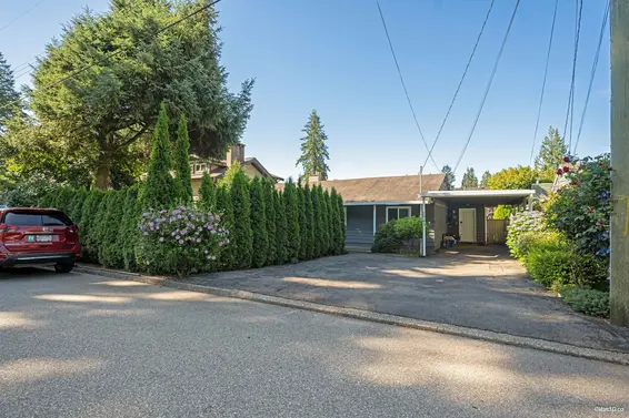 1043 Belvedere Drive, North Vancouver For Sale - image 10