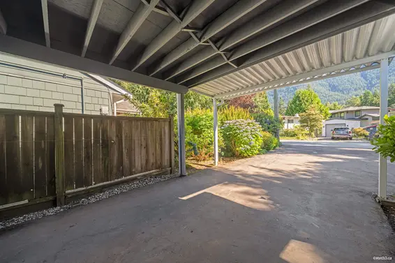 1043 Belvedere Drive, North Vancouver For Sale - image 12