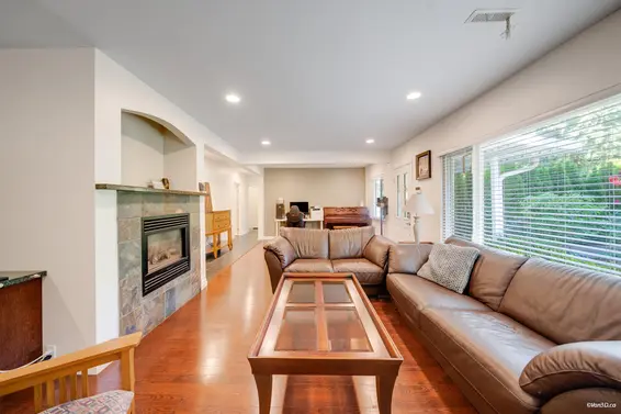 1043 Belvedere Drive, North Vancouver For Sale - image 13