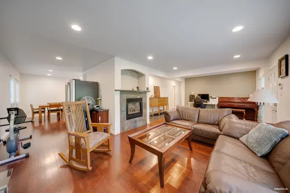 1043 Belvedere Drive, North Vancouver For Sale - image 14
