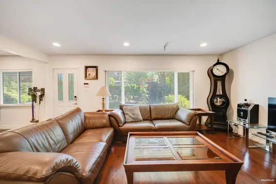 1043 Belvedere Drive, North Vancouver For Sale - image 15