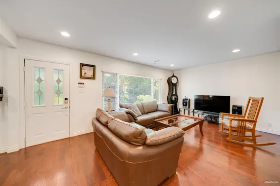 1043 Belvedere Drive, North Vancouver For Sale - image 16