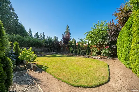 1043 Belvedere Drive, North Vancouver For Sale - image 2