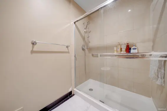 1043 Belvedere Drive, North Vancouver For Sale - image 22