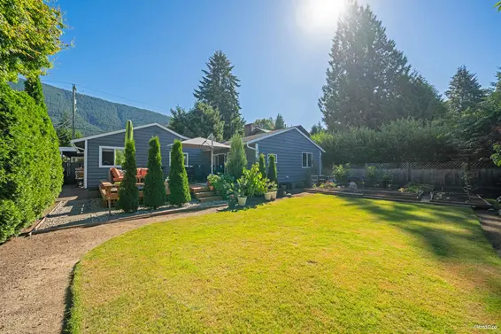 1043 Belvedere Drive, North Vancouver For Sale - image 3