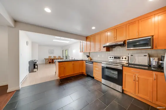1043 Belvedere Drive, North Vancouver For Sale - image 31