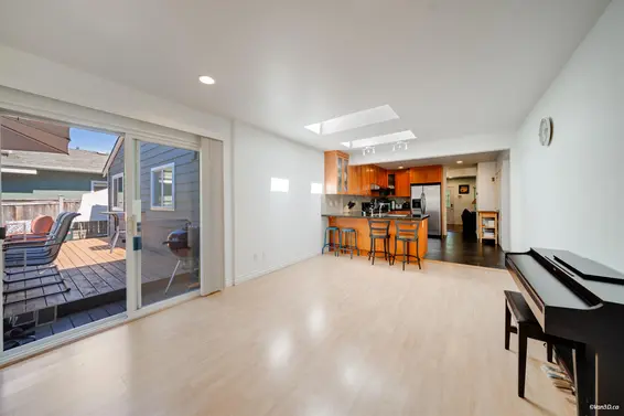 1043 Belvedere Drive, North Vancouver For Sale - image 36