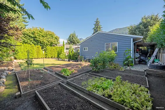 1043 Belvedere Drive, North Vancouver For Sale - image 5