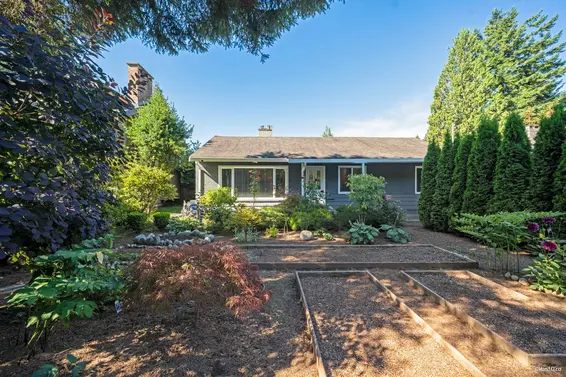 1043 Belvedere Drive, North Vancouver For Sale - image 7