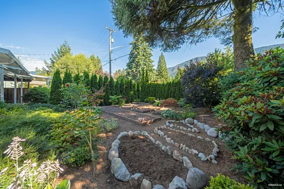 1043 Belvedere Drive, North Vancouver For Sale - image 9