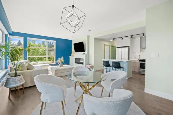202 3602 Aldercrest Dr Drive, North Vancouver
