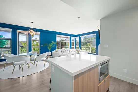 202 3602 Aldercrest Dr Drive, North Vancouver For Sale - image 11