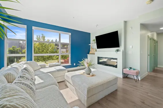 202 3602 Aldercrest Dr Drive, North Vancouver For Sale - image 4