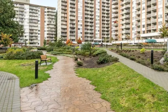 202 2012 Fullerton Avenue, North Vancouver For Sale - image 4