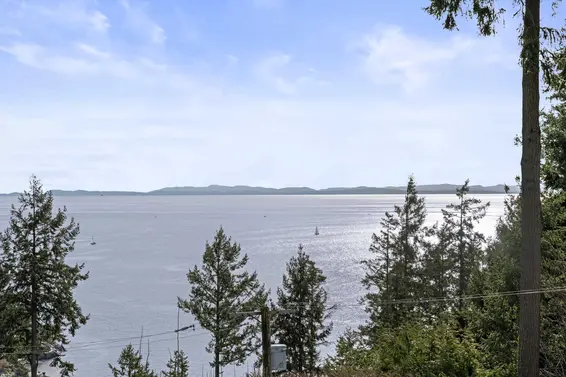 6215 Overstone Drive, West Vancouver For Sale - image 12