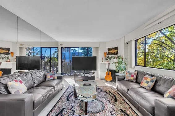 205 1610 Chesterfield Avenue, North Vancouver