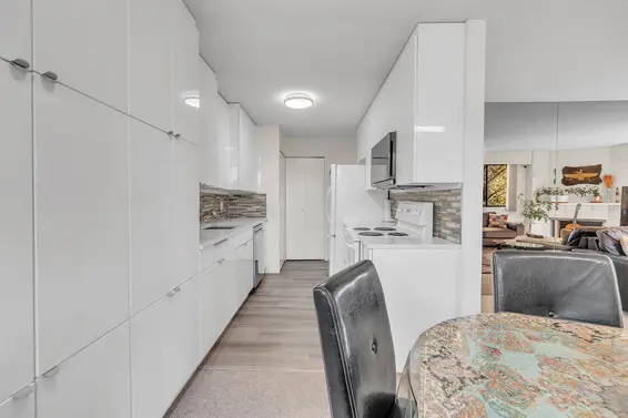 205 1610 Chesterfield Avenue, North Vancouver For Sale - image 10