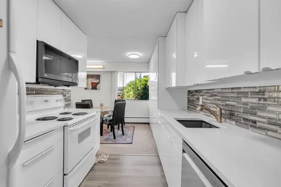 205 1610 Chesterfield Avenue, North Vancouver For Sale - image 12