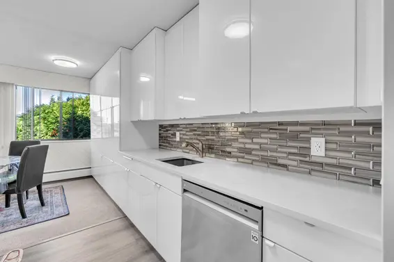 205 1610 Chesterfield Avenue, North Vancouver For Sale - image 13