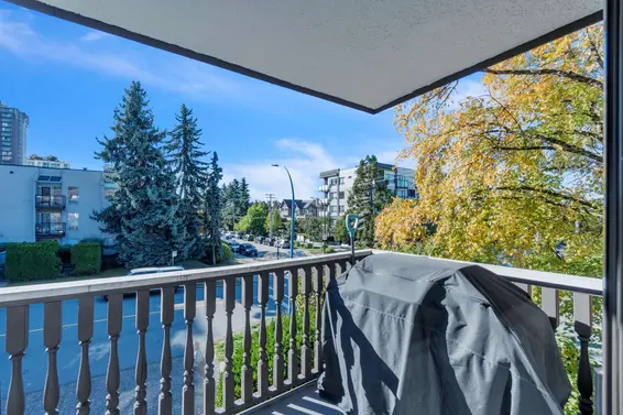 205 1610 Chesterfield Avenue, North Vancouver For Sale - image 15