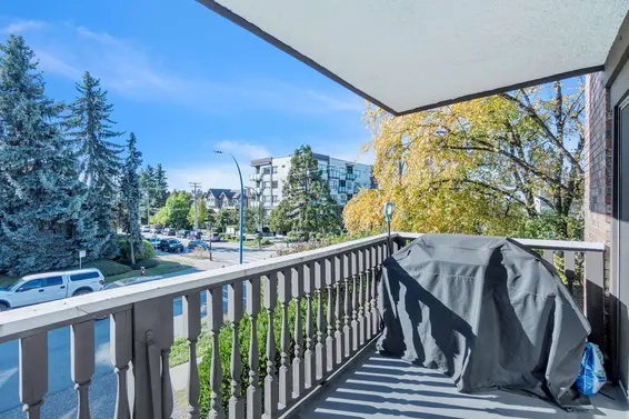 205 1610 Chesterfield Avenue, North Vancouver For Sale - image 17