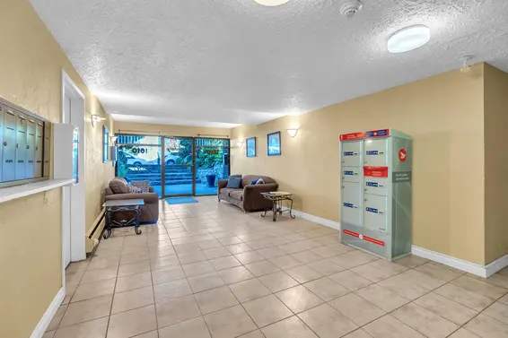 205 1610 Chesterfield Avenue, North Vancouver For Sale - image 31
