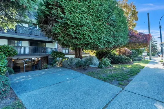 205 1610 Chesterfield Avenue, North Vancouver For Sale - image 37