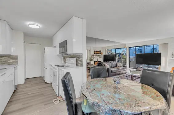 205 1610 Chesterfield Avenue, North Vancouver For Sale - image 9