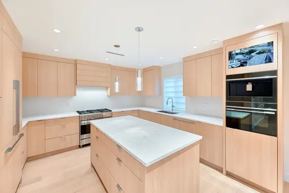 806 Montroyal Boulevard, North Vancouver For Sale - image 10