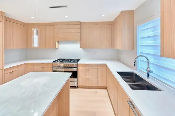 806 Montroyal Boulevard, North Vancouver For Sale - image 11