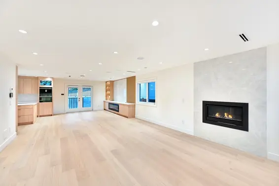 806 Montroyal Boulevard, North Vancouver For Sale - image 4