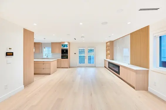 806 Montroyal Boulevard, North Vancouver For Sale - image 6