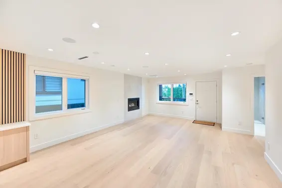 806 Montroyal Boulevard, North Vancouver For Sale - image 7