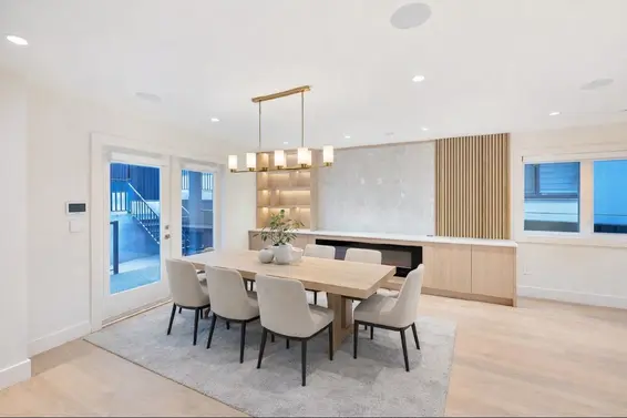 806 Montroyal Boulevard, North Vancouver For Sale - image 8