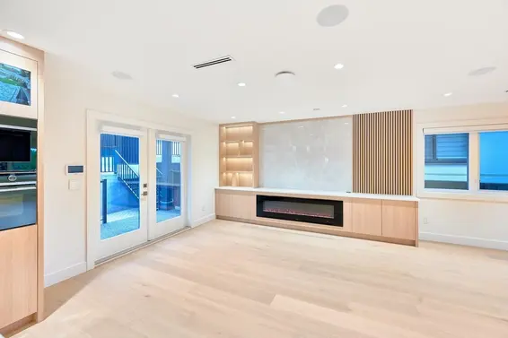 806 Montroyal Boulevard, North Vancouver For Sale - image 9