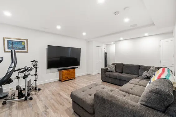 1955 Chesterfield Avenue, North Vancouver For Sale - image 16