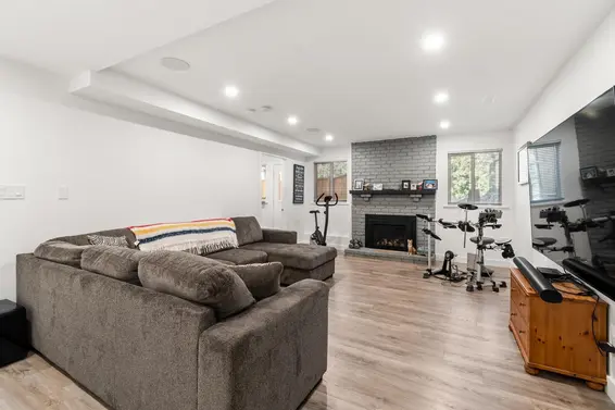 1955 Chesterfield Avenue, North Vancouver For Sale - image 17