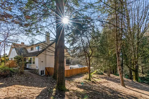 1955 Chesterfield Avenue, North Vancouver For Sale - image 2