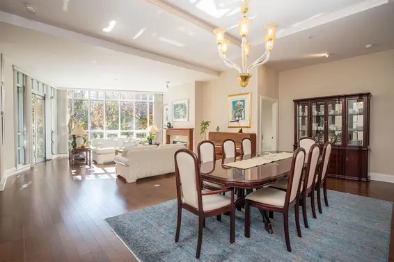 301 605 Clyde Avenue, West Vancouver