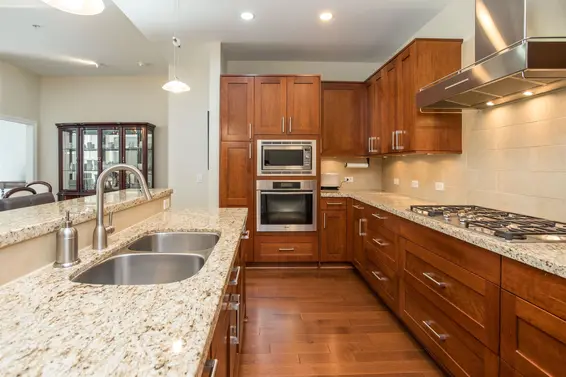 301 605 Clyde Avenue, West Vancouver For Sale - image 8