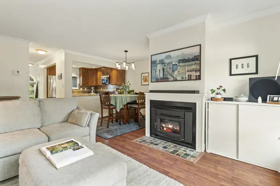 2 900 West 17th Street, North Vancouver For Sale - image 4