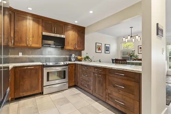 2 900 West 17th Street, North Vancouver For Sale - image 8