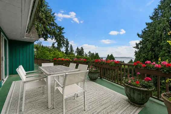 2660 Queens Avenue, West Vancouver For Sale - image 1