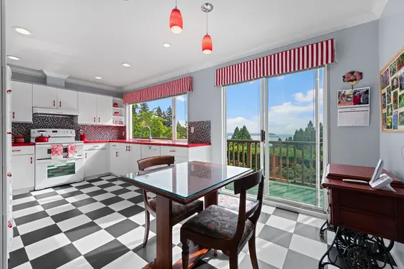 2660 Queens Avenue, West Vancouver For Sale - image 14