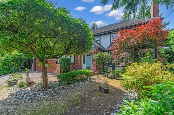 5155 Alderfeild Place, West Vancouver For Sale - image 3