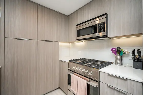 407 1401 Hunter Street, North Vancouver For Sale - image 11