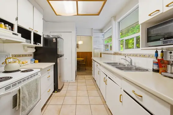 1463 Avonlynn Crescent, North Vancouver For Sale - image 5