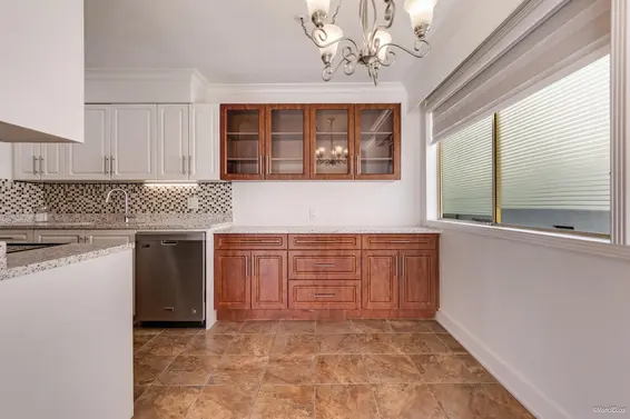 111 235 East 13th Street, North Vancouver For Sale - image 5