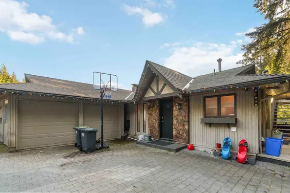 5189 Madeira Court, North Vancouver