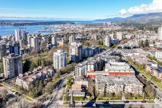 160 East 10th Street, North Vancouver For Sale - image 3